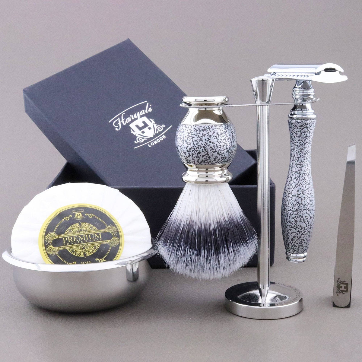 Haryali's Vase Range Shaving Kit 