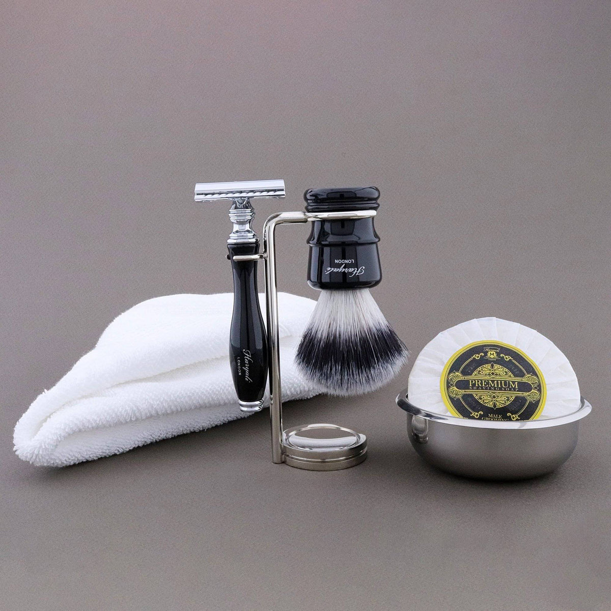 Haryali's Legend Range Shaving Kit 
