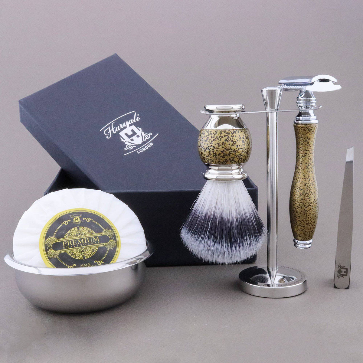 Haryali's Vase Range Shaving Kit 
