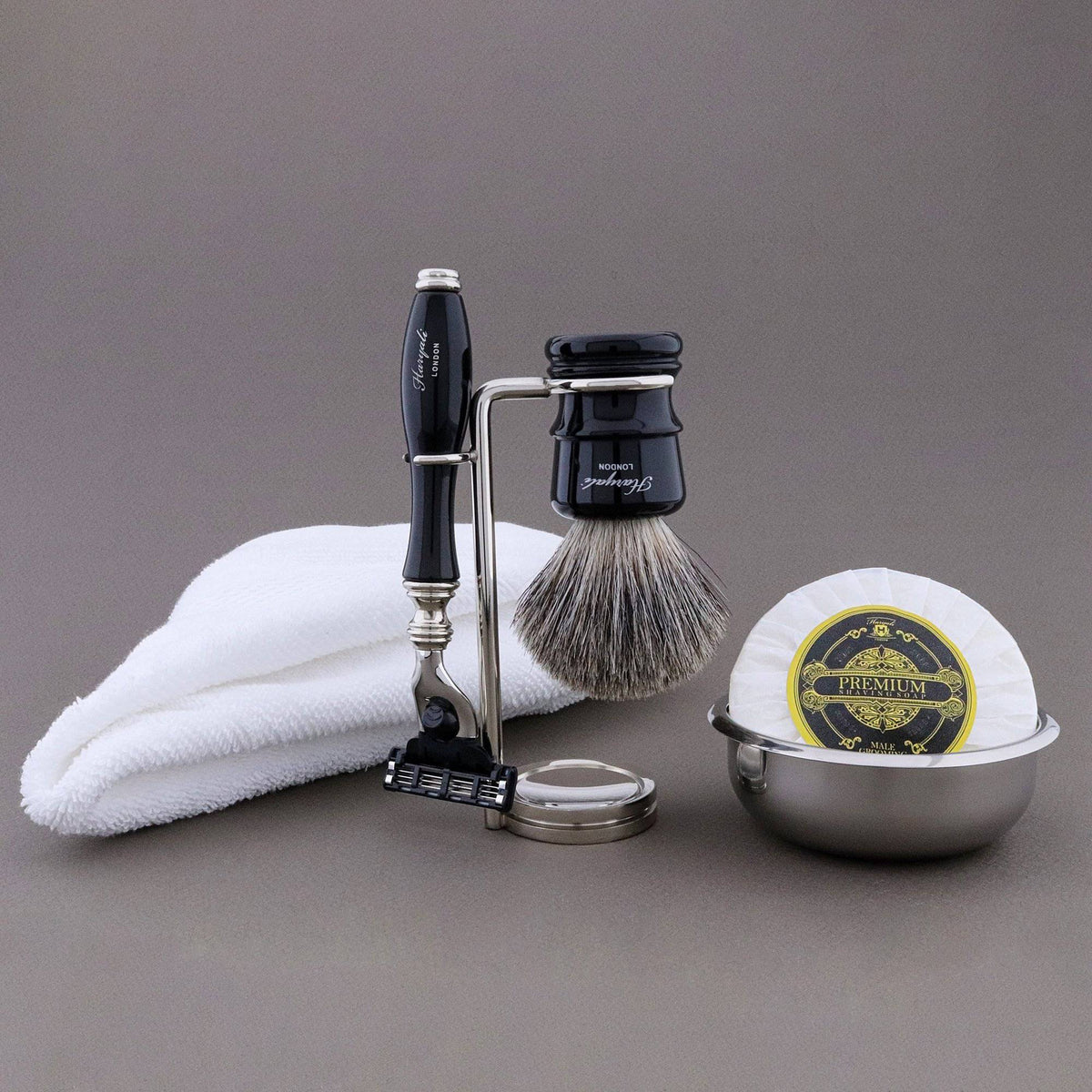 Haryali's Legend Range Shaving Kit 