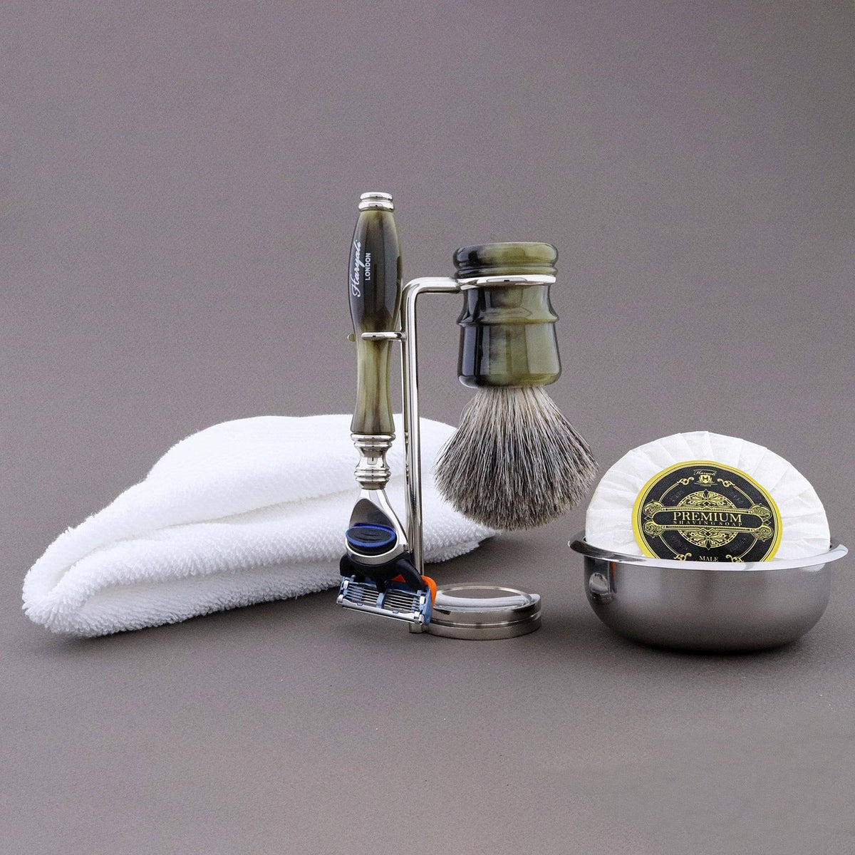 Haryali's Legend Range Shaving Kit 